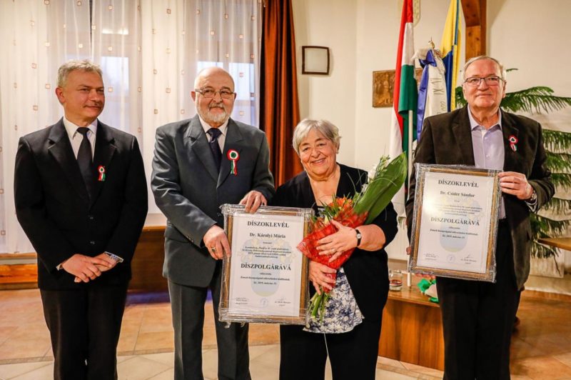 Sörös István polgármester, Sey Gábor, Sé első díszpolgára, dr. Károlyi Mária és Csider Sándor új díszpolgárok Fotó: UT/Vas Népe